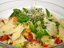 Salata - Rucola, iceberg, rosii cherry, valeriana, parmezan, sos...